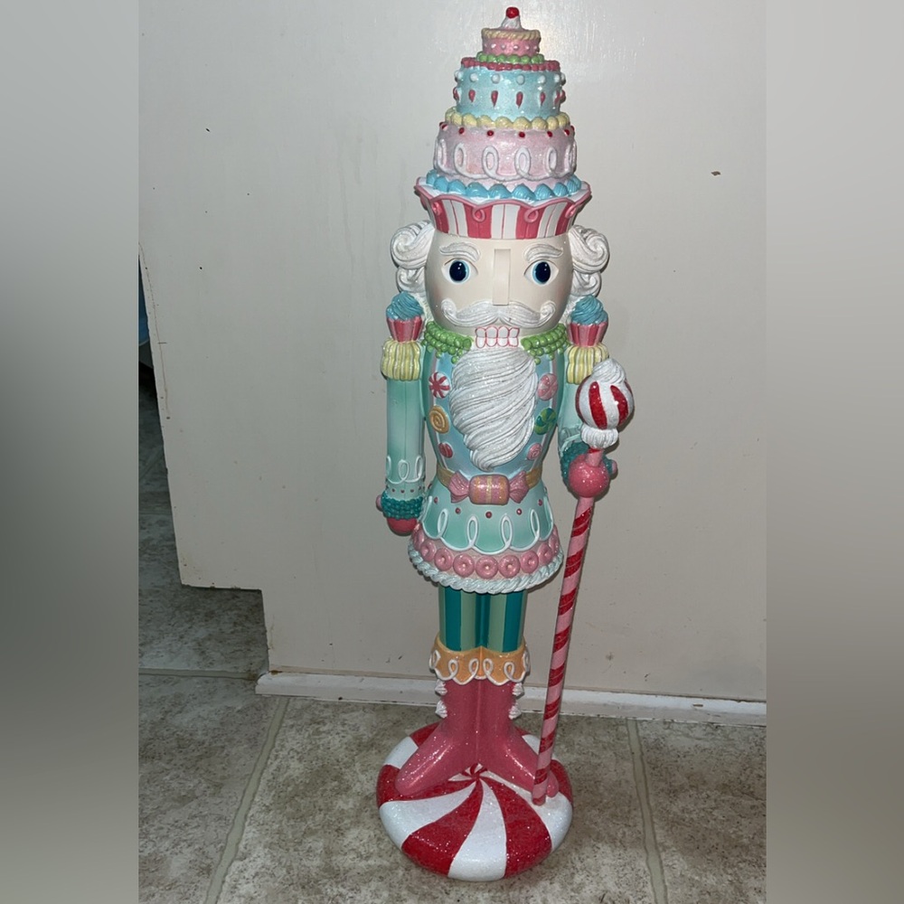Candyland nutcracker - Picture 2 of 3